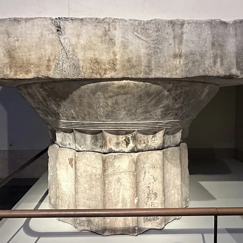 Capitel dórico, liso y sin decoración